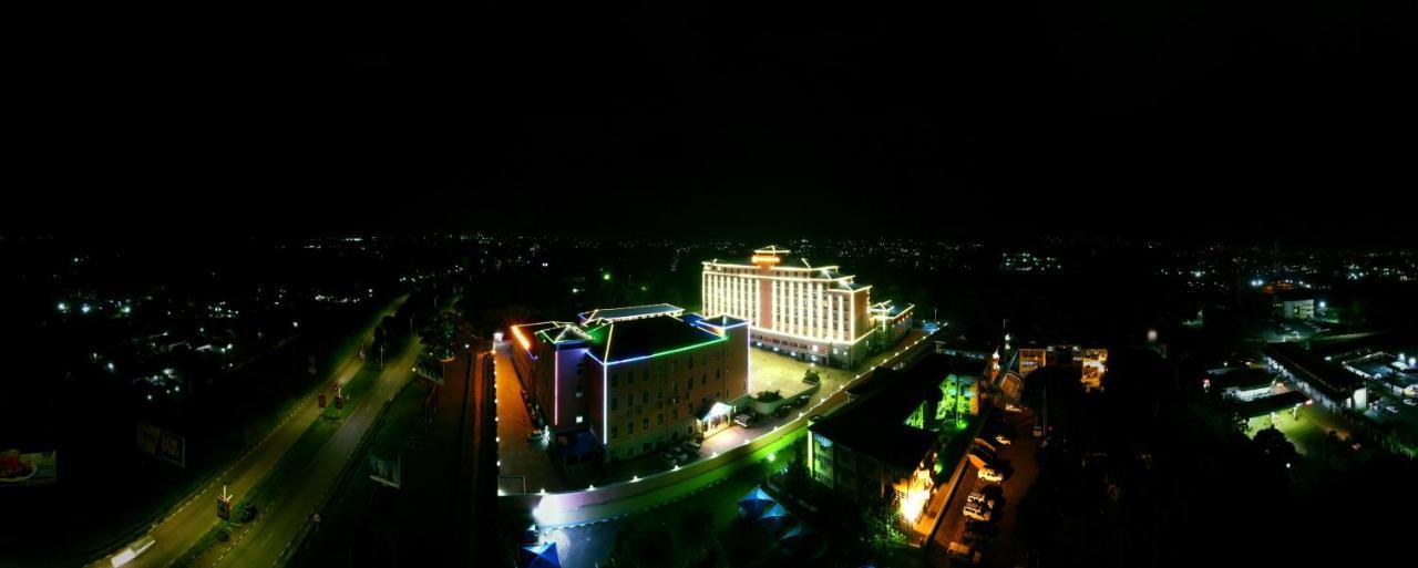 Golden Peacock Hotel Blantyre Exterior foto